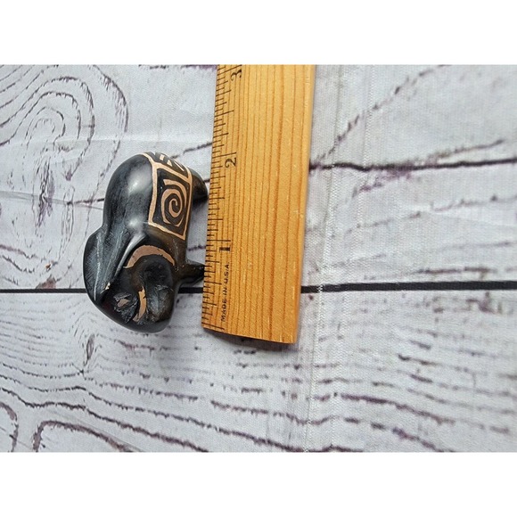 Hand carved elephant made in Kenya small 2 1/2inch long - Picture 5 of 5